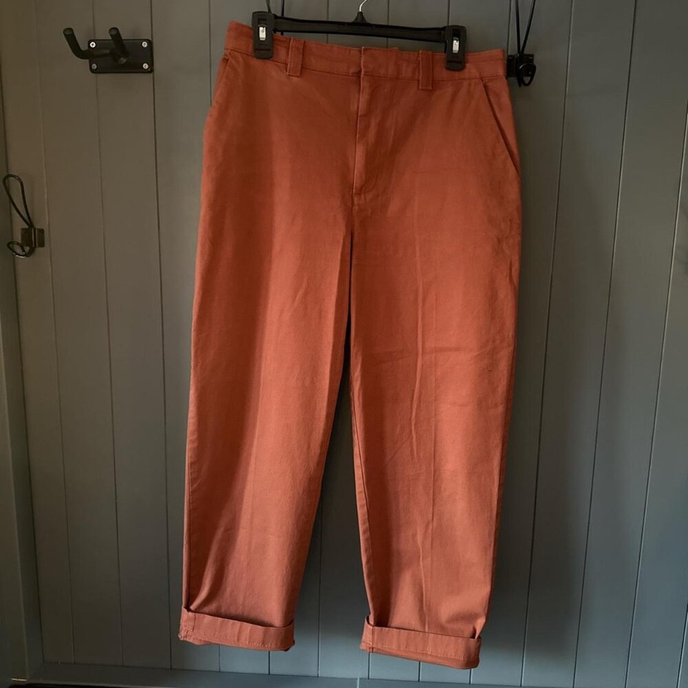 Burnt orange high-waisted straight leg khaki trousers #highwaisted #trousers